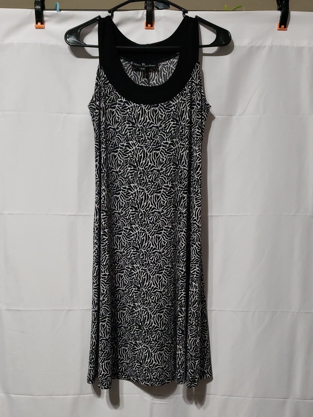 Ellen Parker Sleeveless Black & White Abstract Pattern Shift Dress. Size: Small